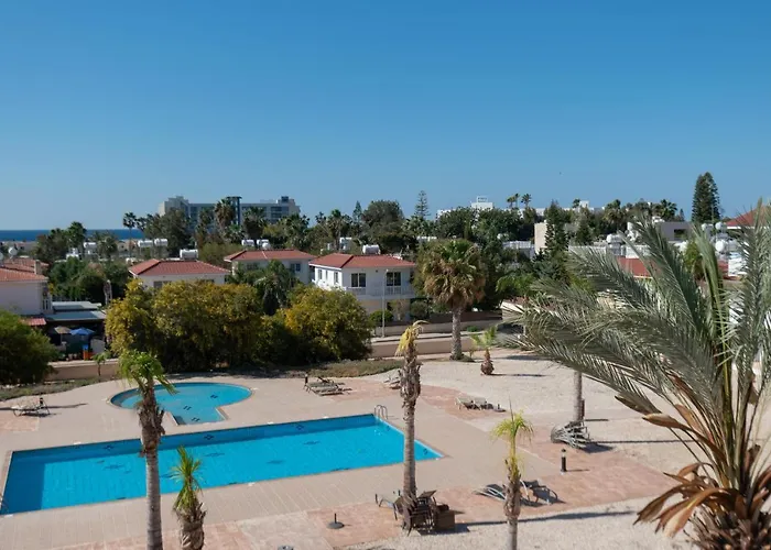 アパート Narcissos Nissi C16 アヤナパ