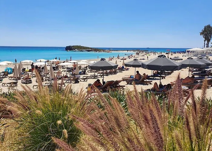 アパート Narcissos Nissi C16 アヤナパ