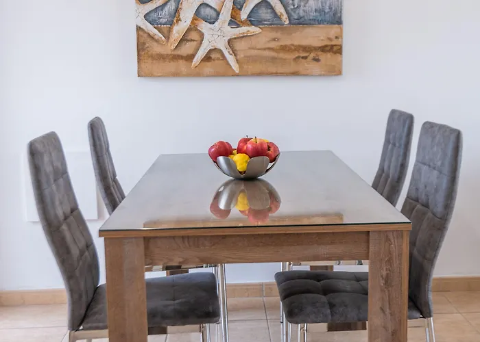 アパート Narcissos Nissi C16 アヤナパ